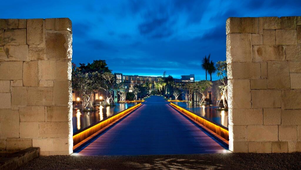 W Bali Luxury Beachfront Hotel I VISION Destinations