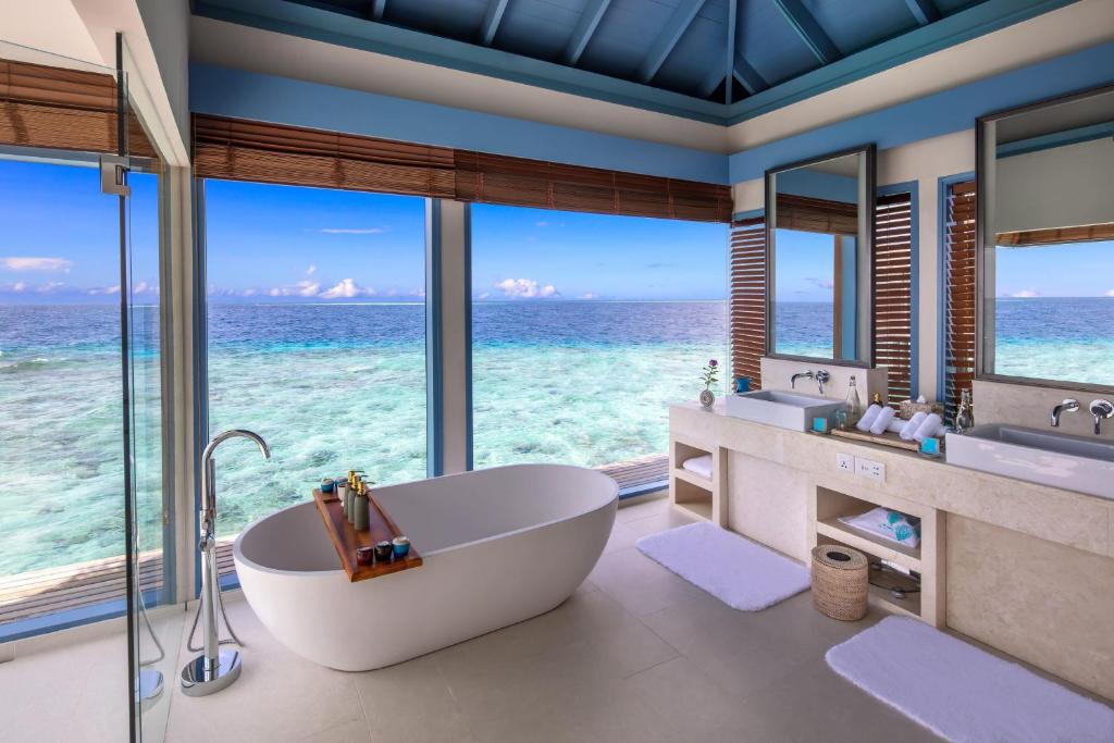 Raffles Maldives Bathroom